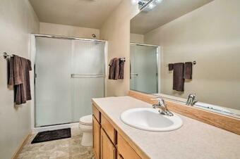 Apartamento Modern Condo Comforts Near Town And Ski Trails!