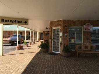 Hotel Tuckerbox Motor Inn