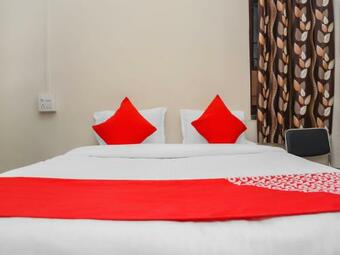 Oyo 15847 Hotel Mathura Lodging