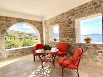 Mezapos Villa Flora
