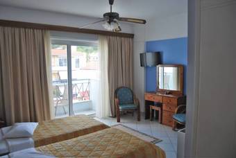 Hostal Chrisi Akti