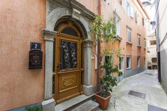 Hostal Guest House Floreus Cres