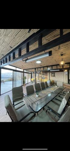 Bed & Breakfast Lake House