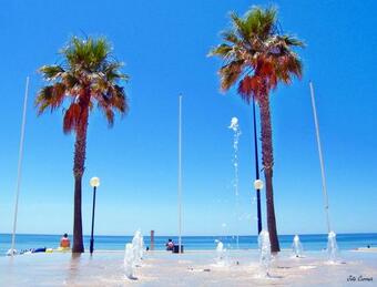 Gran Adosado De Esquina Muy Cerca De La Playa En La Antilla