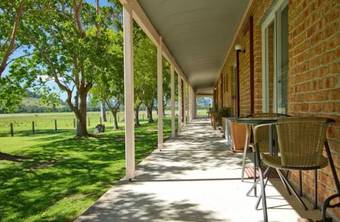 Gloucester Country Lodge Motel