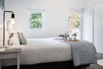 Lake Daylesford Apartment 2a