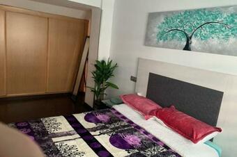 Apartamento Nuevo: 8 Minutos Ayuntamiento, 10 Catedral, Wifi