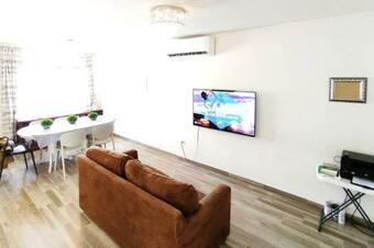 Apartamento A) Casa Familiar En Zona Residencial En Valle Alto