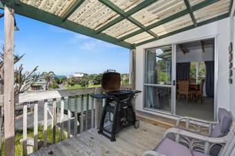 The Outlook - Whangaumu Bay Holiday Home