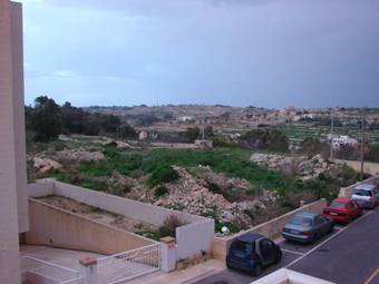 Village Corner 3 Bedroom Apartment With Garage