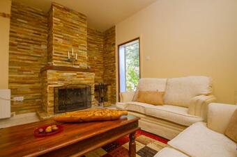 Persephone Cottage By Agroholidays