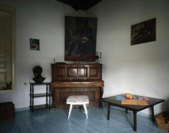 Hostal Unique Art House For 10 With Near Nature - ?????? ?? ?????????