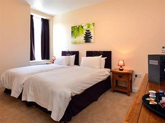 Stones Hotel Bar And Restaurant