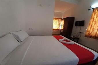 Oyo 81028 Hotel Viknesh - 2