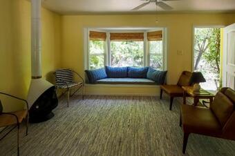 Cloverdale Creekside Retreat