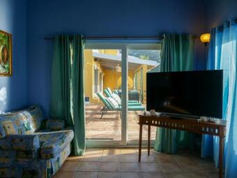 Villa Walk To Hull Bay Beach, Pool, Amazing Sunsets!