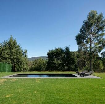 Villa Casa Moderna Con Piscina Y Vistas Al Bosque.