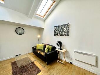 Stunning Executive Relocation 2 Bed Apartment