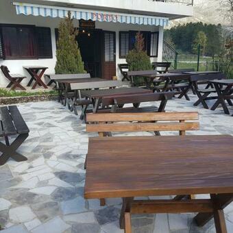 Turo Njegu?i Apartman