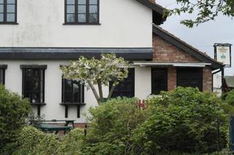 Hostal The Crown Lodge & Restaurant