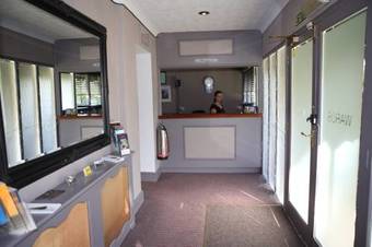 Wards Hotel & Restaurant