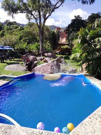 Bed & Breakfast La Peque�a Panda Guest House & Lounge