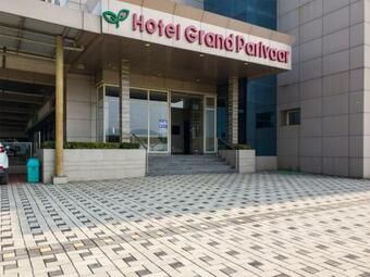 Hotel Grand Parivaar