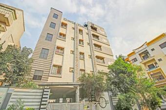 Hotel Oyo 86212 Ra Guest House