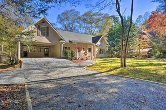Riverfront Ellijay Home With Deck And Hot Tub