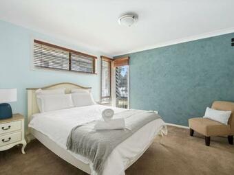 James Crescent 48