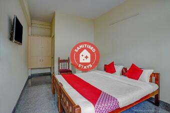 Hotel Oyo 82073 Ck Tourist Home