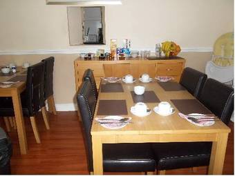 Hostal Cornerhouse Guesthouse