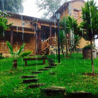Caba�as Rancho Alegre Izote
