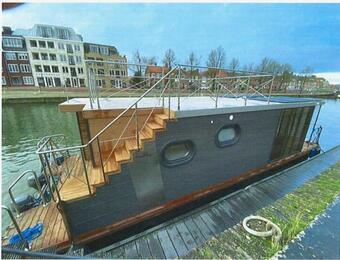 Houseboat Met Tuin