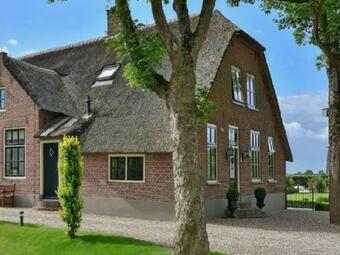 Magnificent Farmhouse In Central Holland 4a 2c