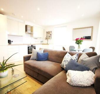 Luxury Seaside Apartment In The Heart Of East Wittering Village
