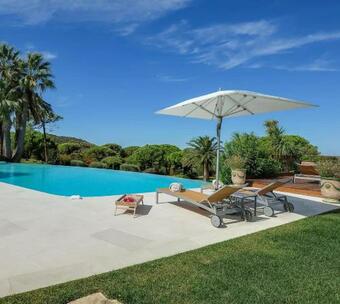 Apartamento Featuring A Stunning Terrace For Al Fresco Dining And Spacious Gardens With Scents Of Provence