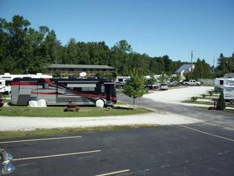 Hotel Village Inn On The Lake