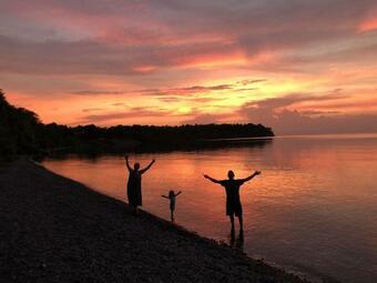 Pine Cottage On Secret Cove In Parkland