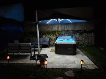 Apartamento Le Pied A Terre - Jaccuzzis Et Jardin Prives