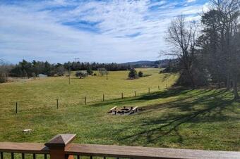 Spacious Glade Valley House With Mountain Scenery!