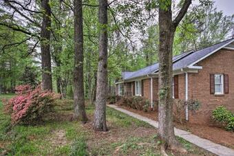 Spacious Family Home - 17 Miles To Winston-salem!