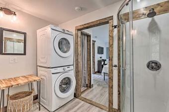 Hilltop Hideaway With Scenic Views And Hot Tub!