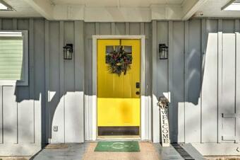 Updated Hideaway With Deck, Near Grand Lake!