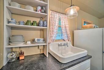 Enchanting Hilltop Cottage In Medicine Park!