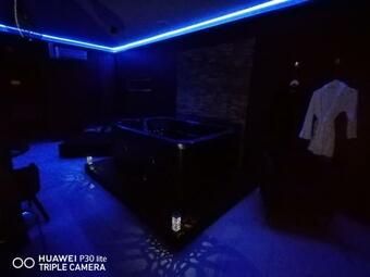 Bed & Breakfast Suite Blue Jacuzzi