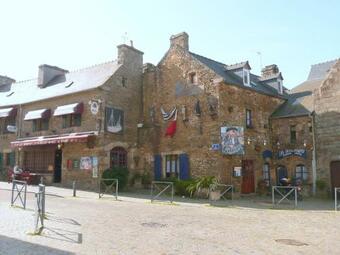 Lovingly Renovated Holiday Home In The Picturesque Harbor Town