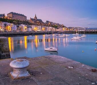 Le Ch�teau Du Bonheur, Piscine, Sauna Et Jacuzzi