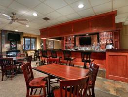 Hotel Ramada Inn And Suites Conference Center - Mitchell