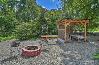 Home With Hot Tub, Fire Pit, Koi Pond Walk To Lake!